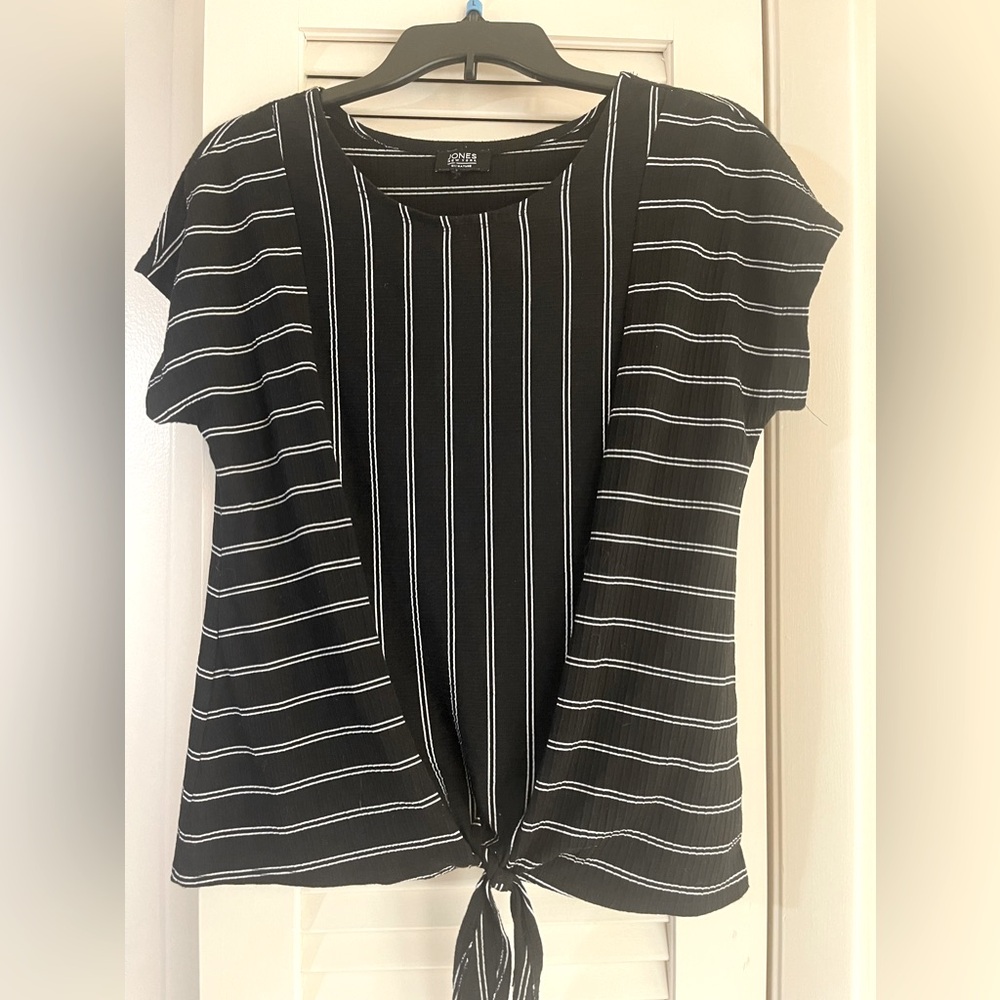 Jones NY black and white womens top